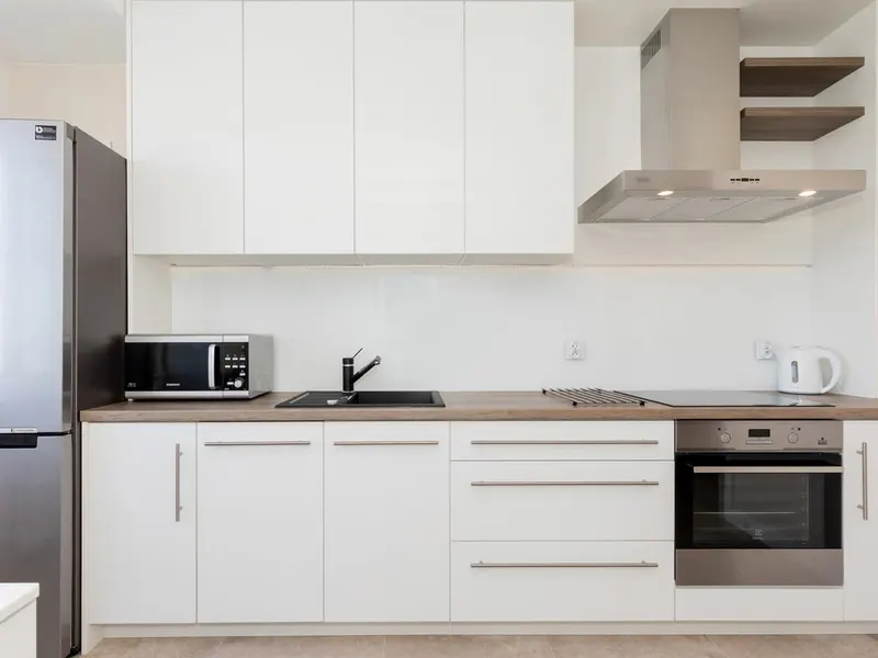 Przestronny Apartament | 2 Sypialnie i Balkon z Widokiem na Port – zdjęcie 3