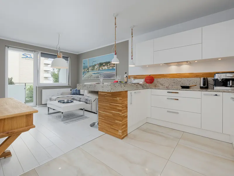 Komfortowy Apartament z Balkonem | 650 m do Plaży – zdjęcie 1