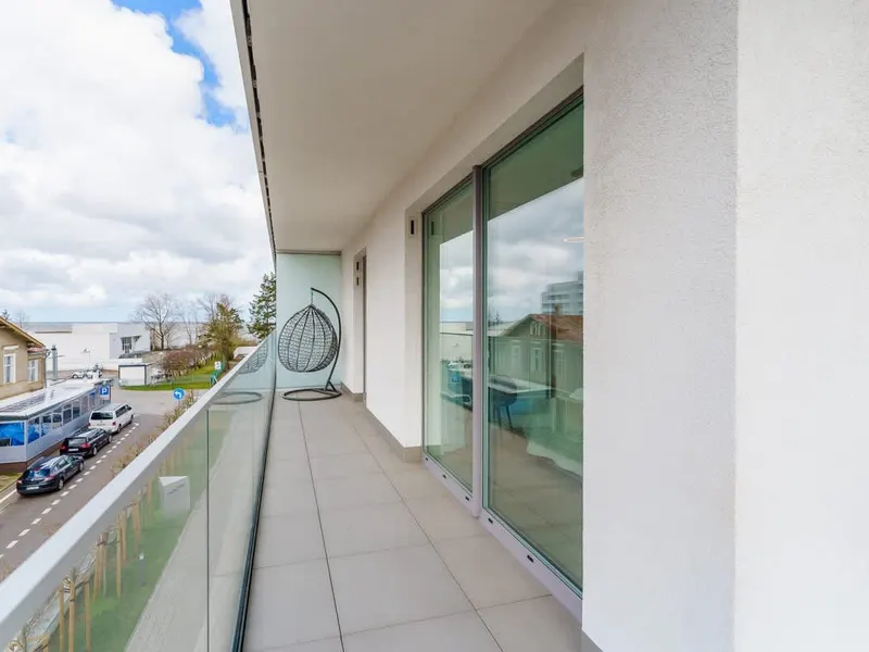 Spacious Apartment with Balcony | Close to the Beach and Parking – photo 5
