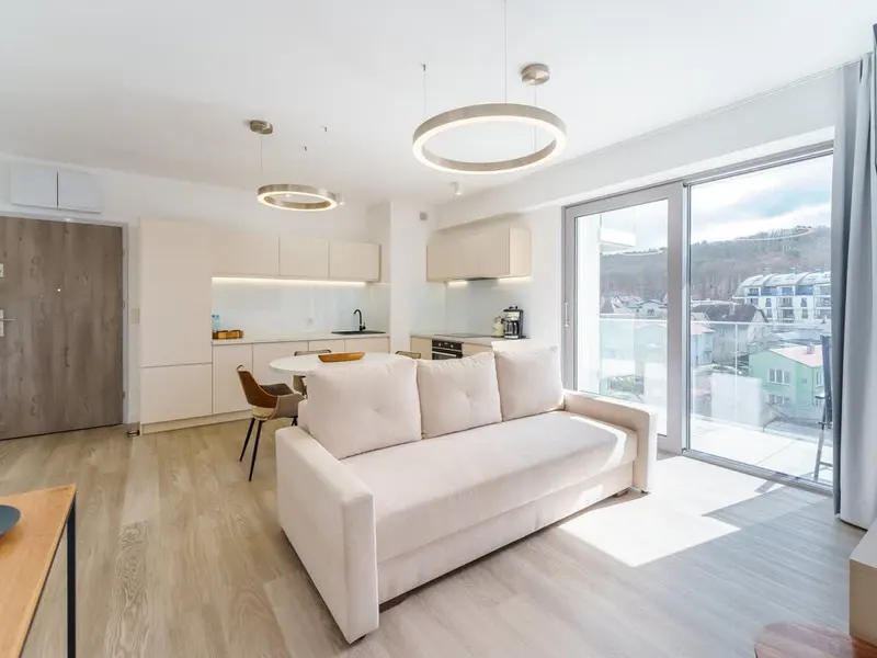 Spacious Apartment with Balcony | Close to the Beach and Parking – photo 1