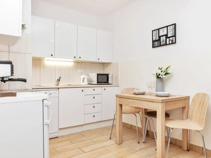 Beige Wohnung im Zentrum | Parkplatz und Balkon – Foto 3