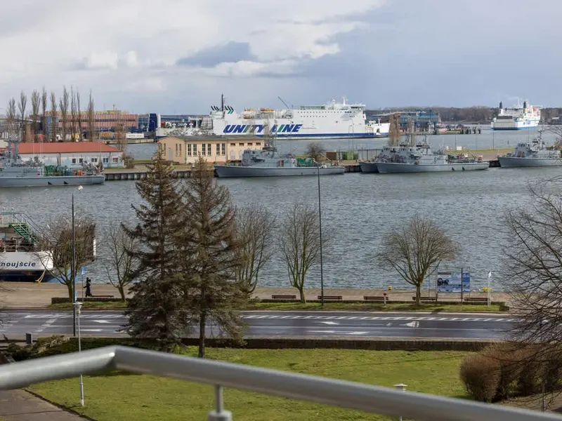 Nowoczesny Apartament | 2 Sypialnie | Widok na Rzekę i Port – zdjęcie 2