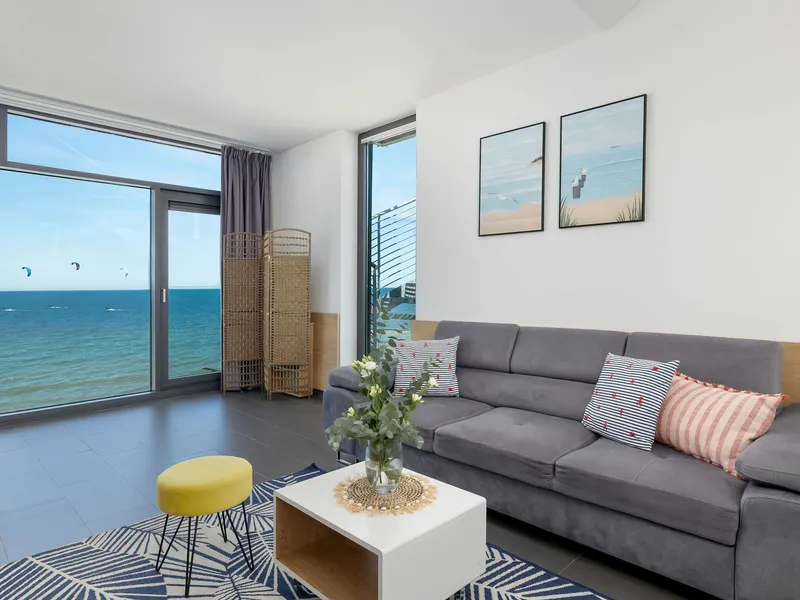 Klimatyzowany Apartament z Tarasem | Blisko Plaży – zdjęcie 2
