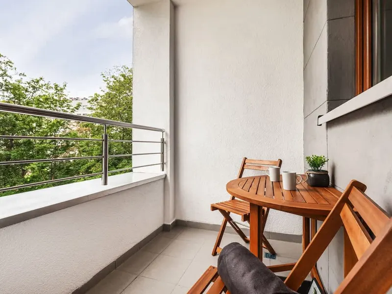 Apartment by the River in Kolobrzeg | Balcony and Parking – photo 4