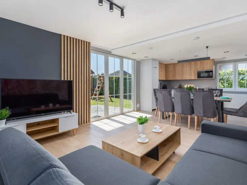Geräumiges Haus | 3 Schlafzimmer | Garten mit Spielplatz | Parkplatz – Foto 1