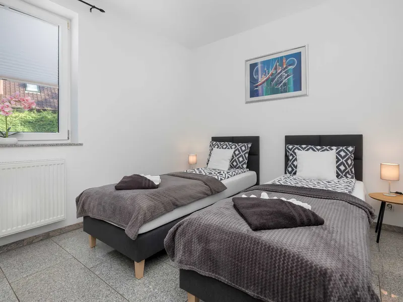 Przestronny Apartament z Ogrodem | 2 Sypialnie | Miejsce do Pracy – zdjęcie 3