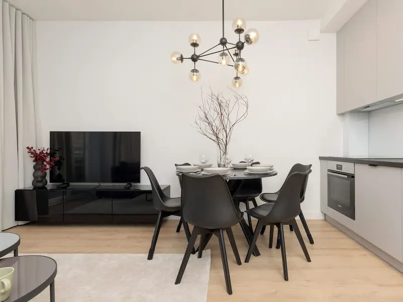 Geräumiges Appartement mit 3 Schlafzimmern | Balkon | Zentrum – Foto 2