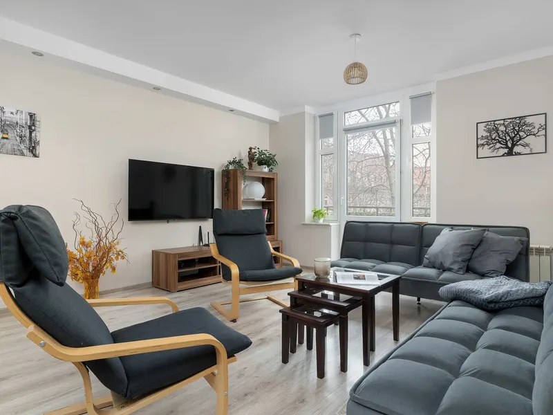 Gemütliches Apartment in Kattowitz | Balkon und Arbeitsraum – Foto 1