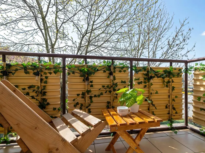 Gemütliches Apartment in Kattowitz | Balkon und Arbeitsraum – Foto 5