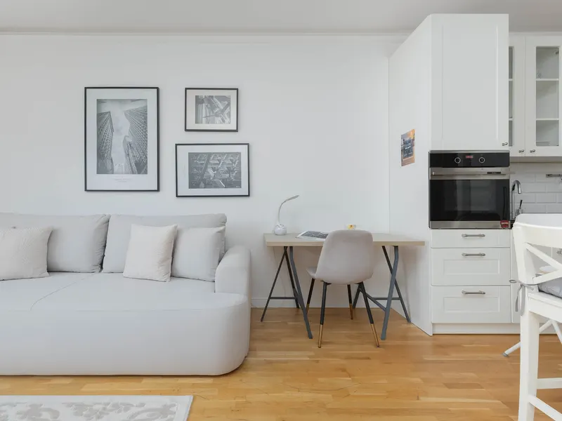 Modernes Apartment | Balkon und Arbeitsraum – Foto 1