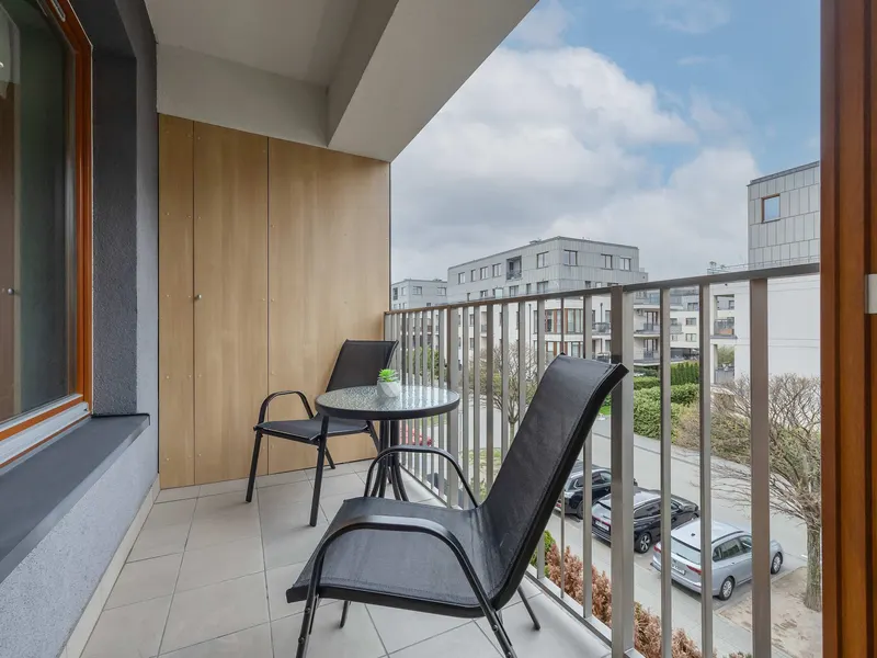 Modernes Apartment | Balkon und Arbeitsraum – Foto 4