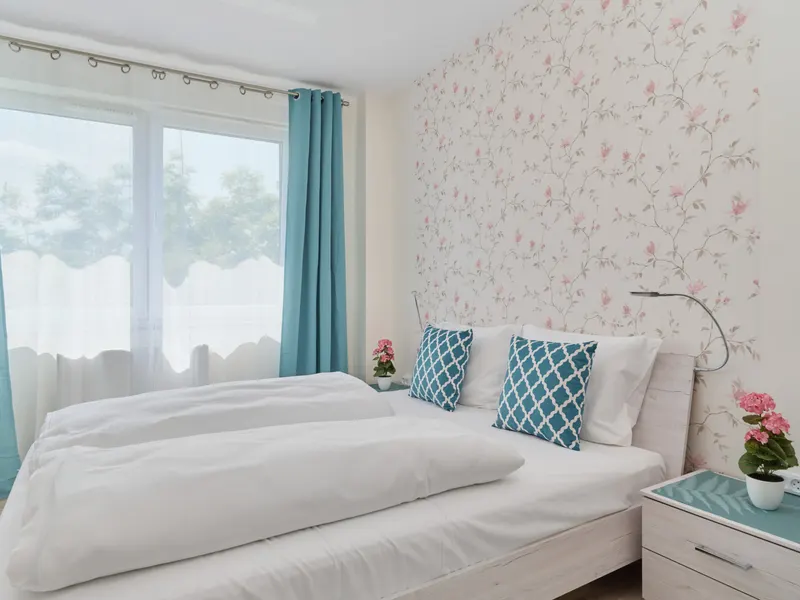 Jasny apartament z dwiema sypialniami | Garaż i biurko – zdjęcie 2
