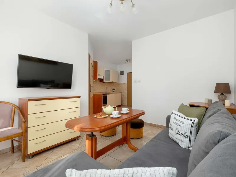 Funkcjonalny Apartament | Balkon i 300 m do Plaży – zdjęcie 5