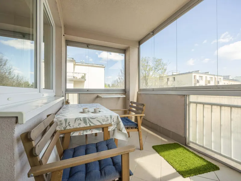 Geräumige Wohnung mit Balkon | Parkplatz und 400 m zur Metro – Foto 4