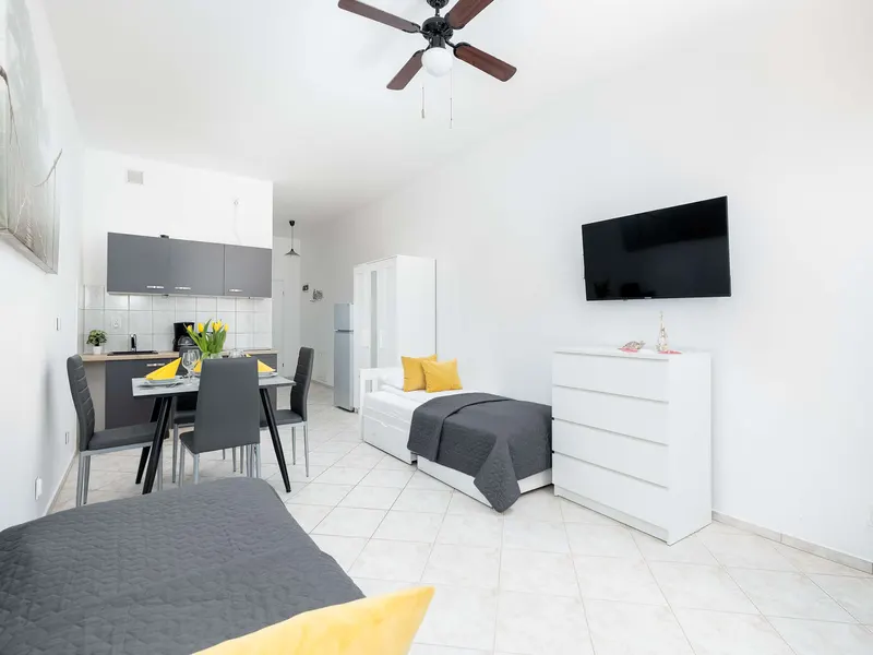 Komfortowe Studio z Balkonem | Parking Zewnętrzny – zdjęcie 1