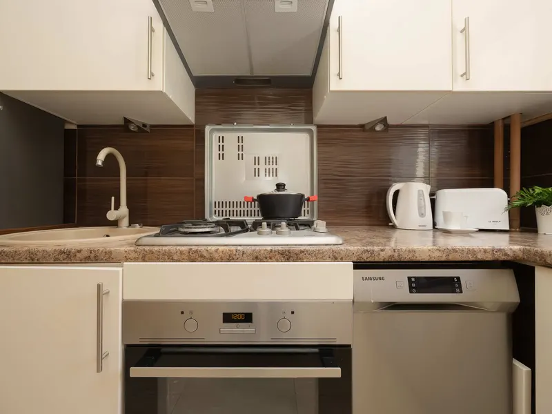 Cozy Apartment with Balcony | Workspace – photo 2