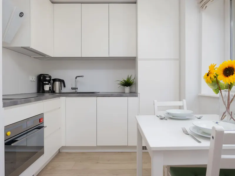 Jasny Apartament w Warszawie | Blisko Metra i Teatru Capitol – zdjęcie 3