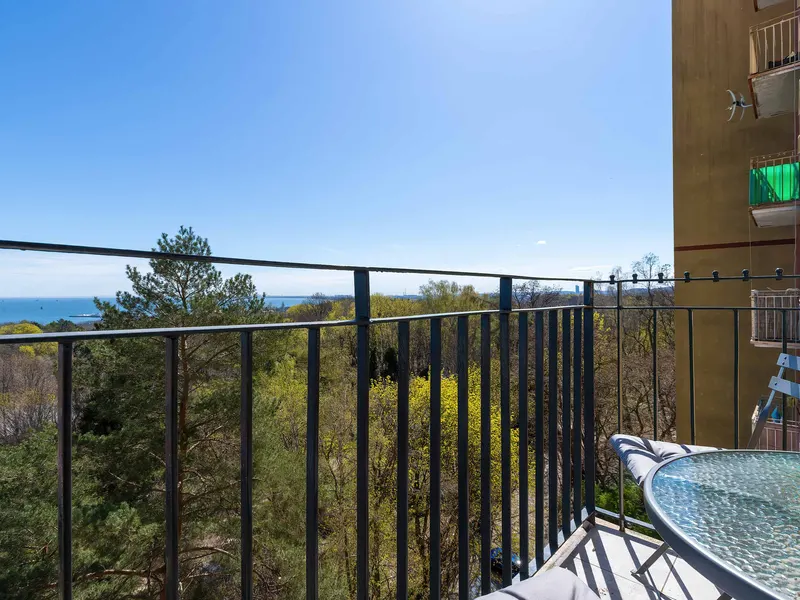 Apartament z Balkonem | Widok na Morze i Bliskość Plaży – zdjęcie 5