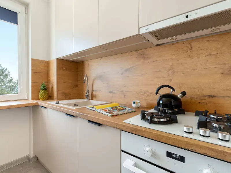 Apartament z Balkonem | Widok na Morze i Bliskość Plaży – zdjęcie 4