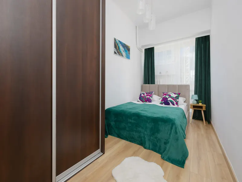 Komfortowy Apartament | 2 Sypialnie | Blisko Metra – zdjęcie 3