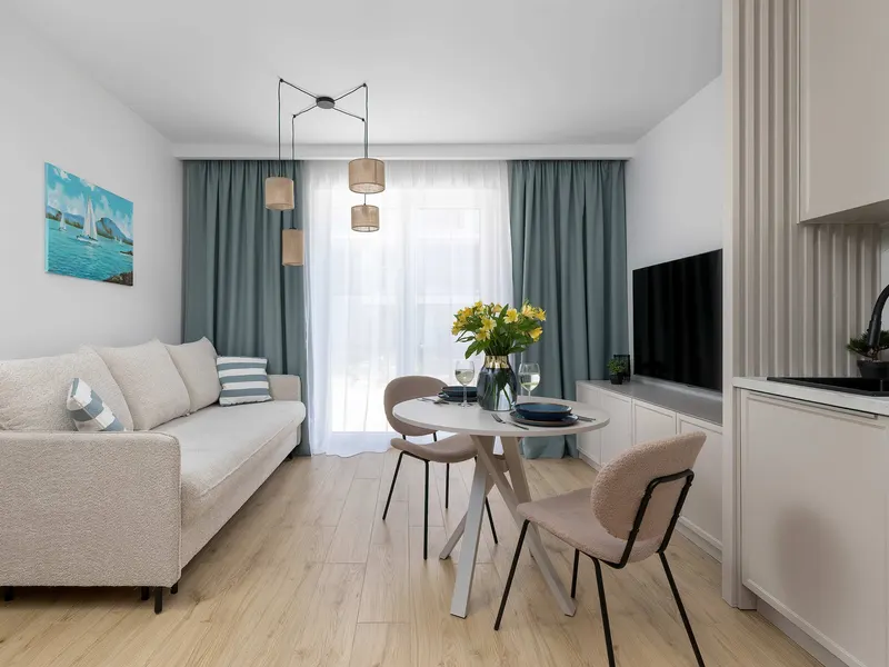 Stylowy Apartament z Tarasem | Blisko Plaży | Parking – zdjęcie 1