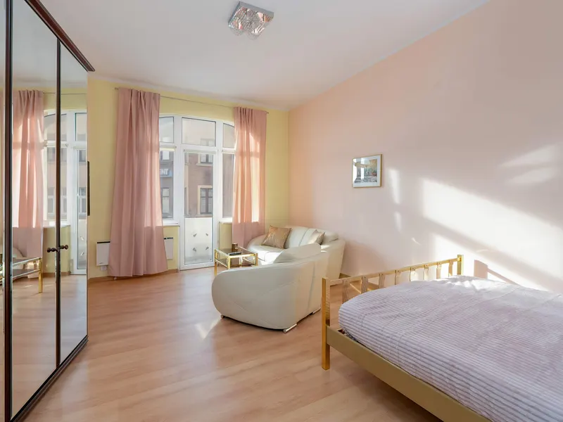 Geräumiges Studio im Zentrum von Poznań | Balkon – Foto 5