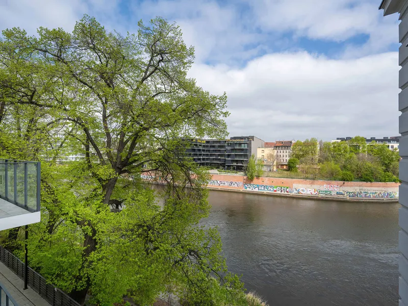 Elegant Apartment in the Center | View of the Oder River and Balcony – photo 5