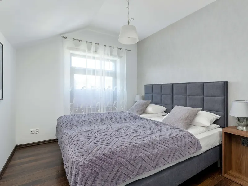 Modernes Apartment | Klimaanlage, Parkplatz, Balkon – Foto 1
