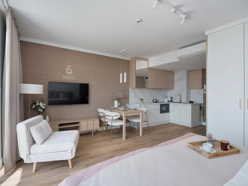 Stilvolles Studio mit Balkon | Klimaanlage und Arbeitsbereich – Foto 4