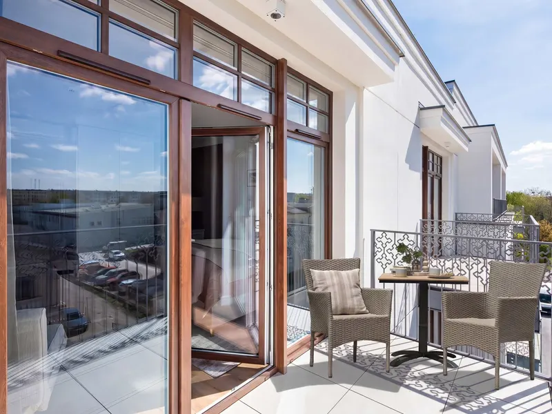 Stilvolles Studio mit Balkon | Klimaanlage und Arbeitsbereich – Foto 2