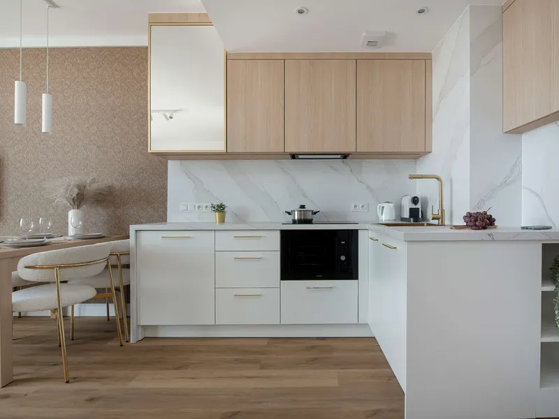 Stilvolles Studio mit Balkon | Klimaanlage und Arbeitsbereich – Foto 3