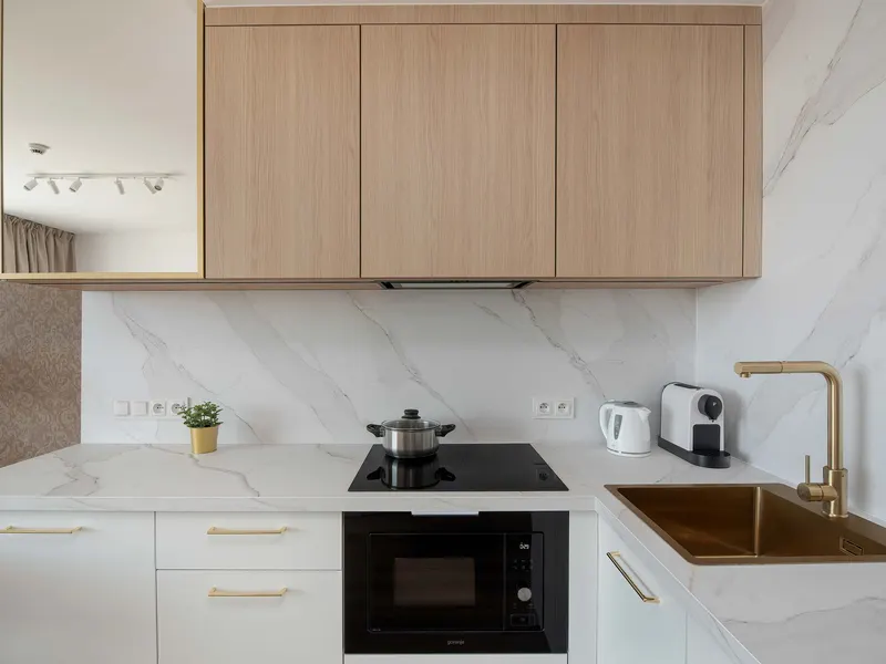 Stilvolles Studio mit Balkon | Arbeitsbereich und Klimatisierung – Foto 5