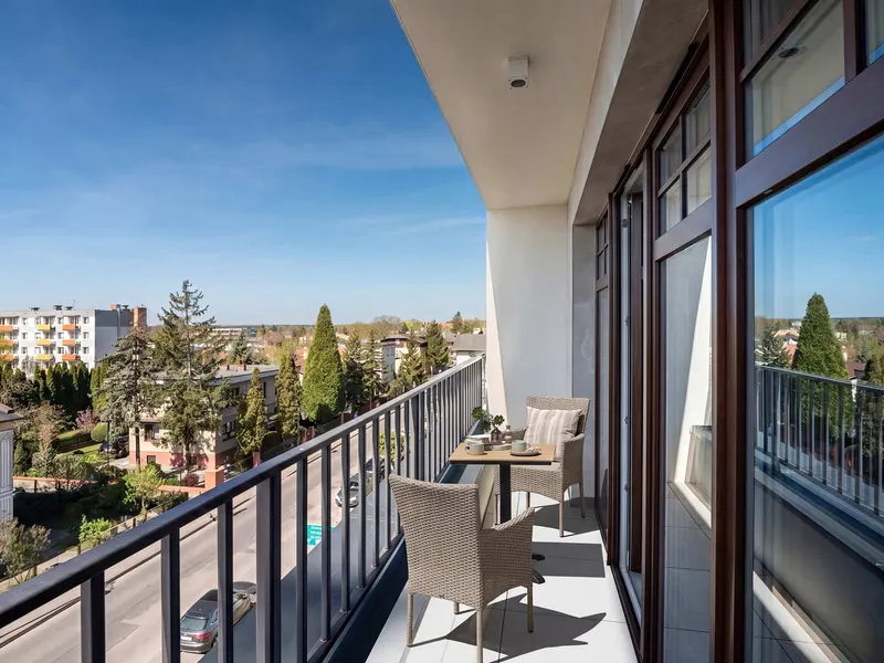 Stilvolles Studio mit Balkon | Arbeitsbereich und Klimatisierung – Foto 3