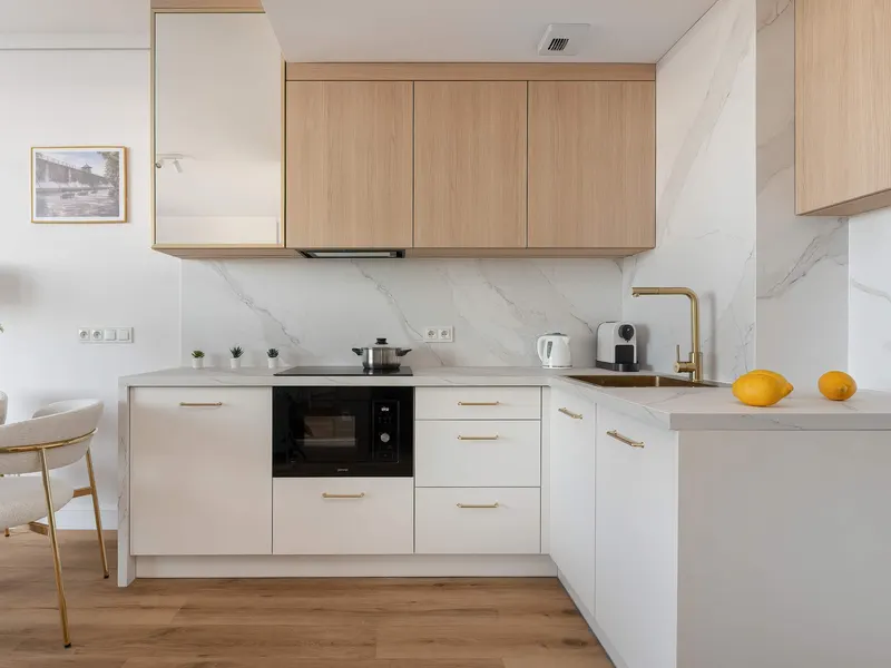 Stilvolles Studio mit Balkon | Arbeitsbereich und Klimatisierung – Foto 4