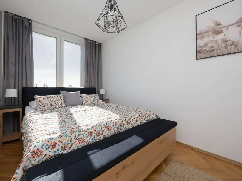 Bright Apartment for 5 People | Near the Metro – photo 2