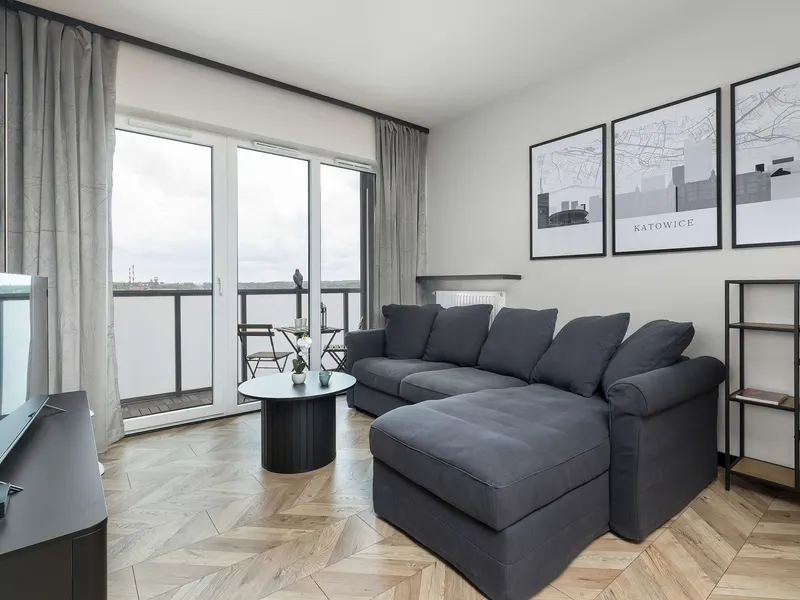 Modernes Appartement mit Balkon | Parkplatz | Arbeitsbereich – Foto 1