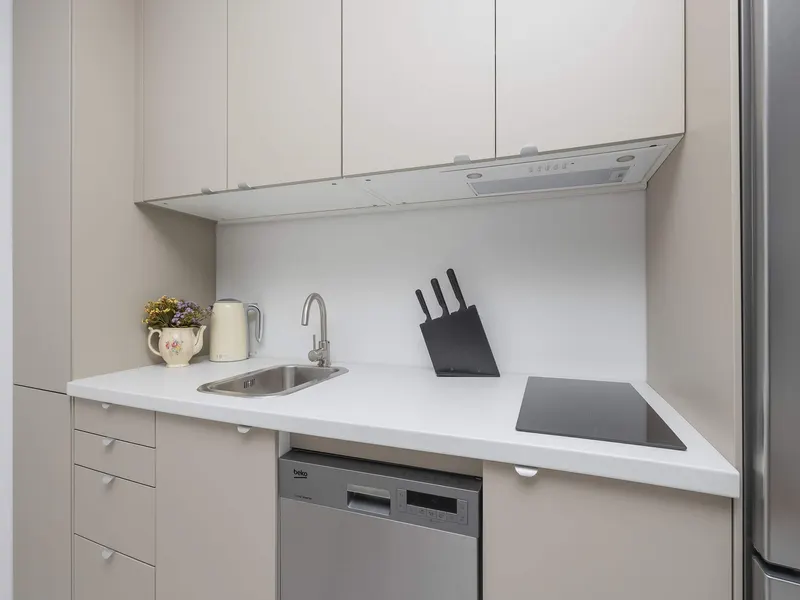 Modernes Apartment mit Schreibtisch | Klimaanlage | Innenstadt – Foto 3