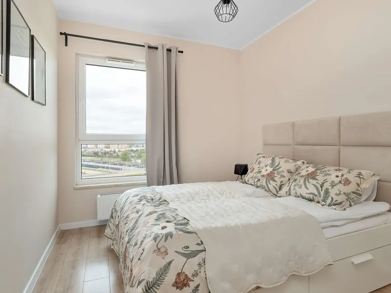 Modern Apartment with Balcony | Parking – photo 2