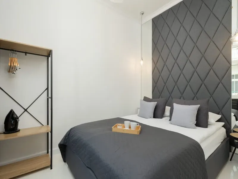 Geschmackvolles Apartment mit Balkon | Klimaanlage | Nahe dem Zentrum – Foto 2