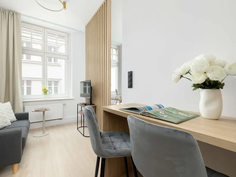 Modernes Studio mit Schreibtisch | Stadtzentrum von Katowice – Foto 4