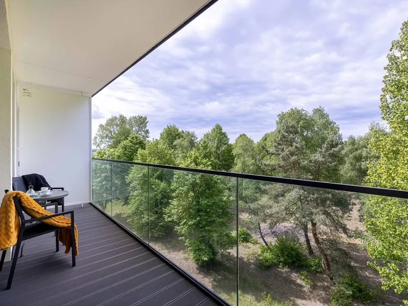 Air-conditioned Apartment with Balcony and Parking | Seasonal Swimming Pool – photo 3
