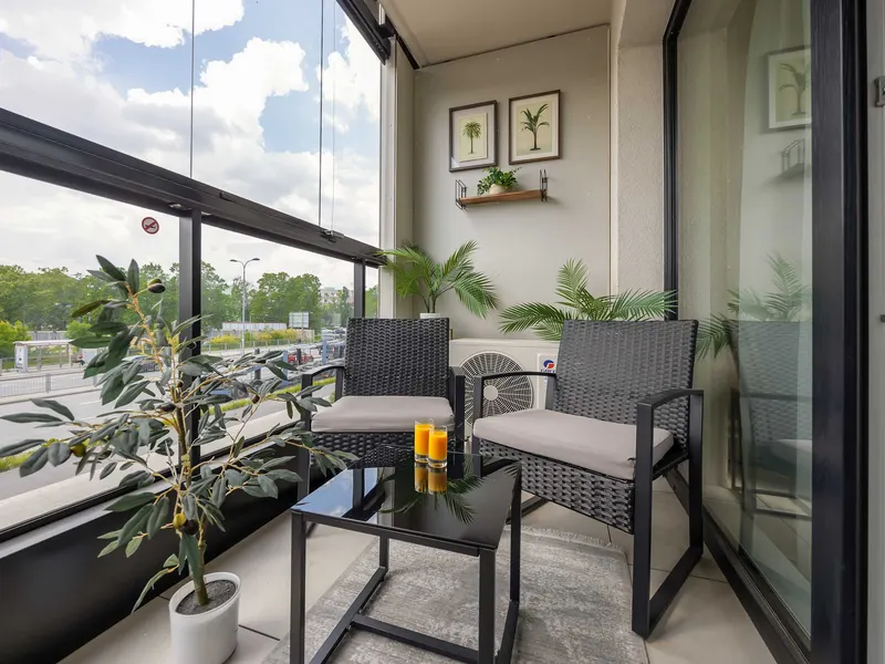 Bright Apartment with Parking and Balcony | Close to the Airport – photo 4