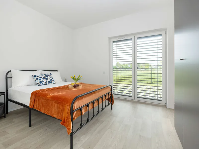 Familienapartment mit Terrasse | 2 Schlafzimmer, Parkplatz – Foto 2