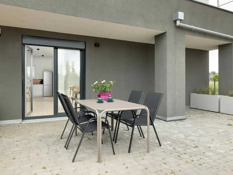 Familienapartment mit Terrasse | 2 Schlafzimmer, Parkplatz – Foto 4