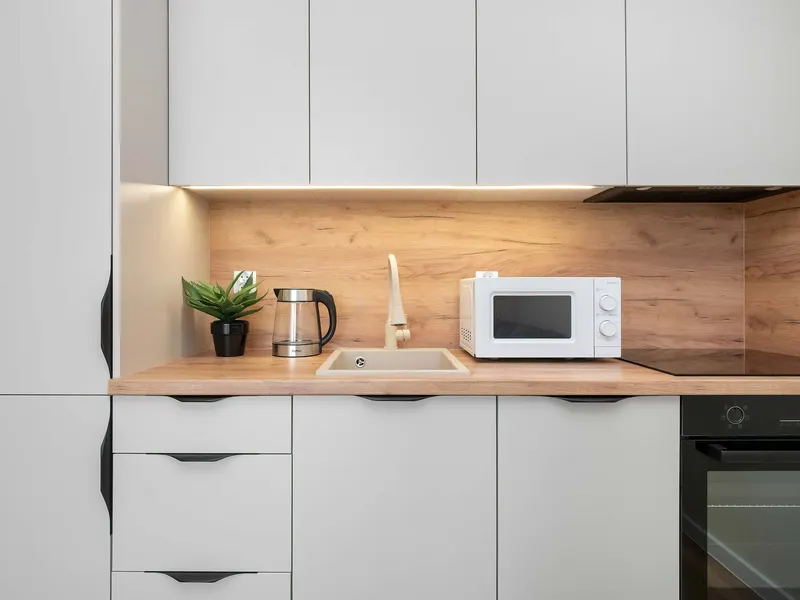 Klimatyzowany Apartament z Balkonem w Centrum | Blisko Stacja Kolejowa – zdjęcie 2