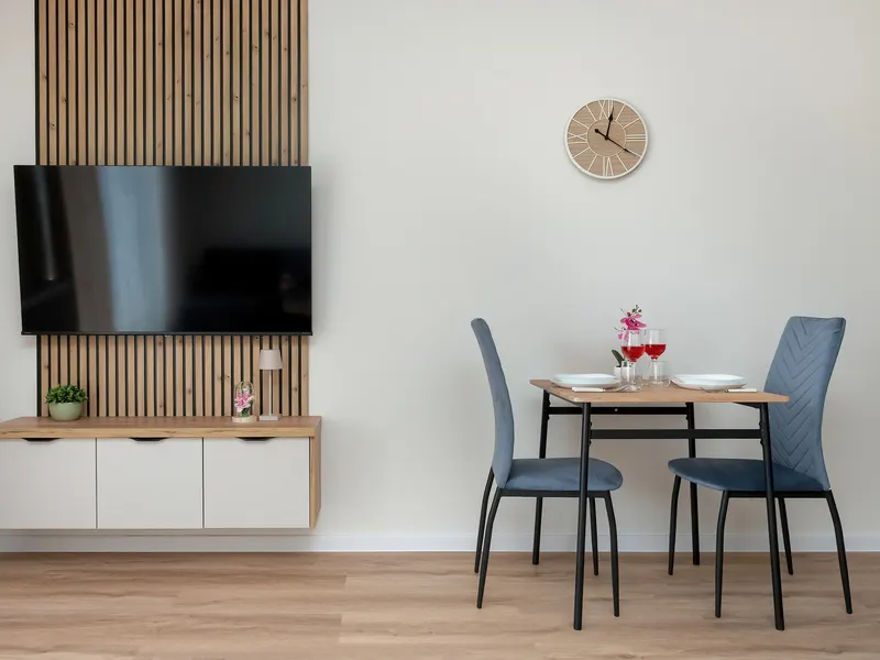 Klimatyzowany Apartament z Balkonem w Centrum | Blisko Stacja Kolejowa – zdjęcie 3