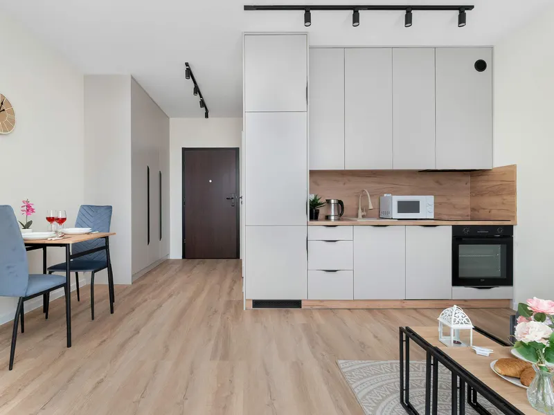 Klimatyzowany Apartament z Balkonem w Centrum | Blisko Stacja Kolejowa – zdjęcie 4