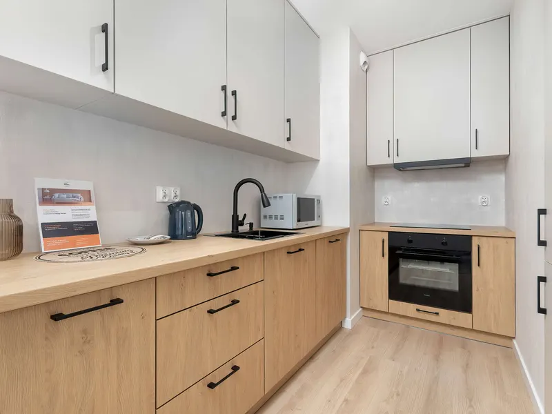 Przytulny Apartament z Parkingiem | Miejsce do pracy | Balkon – zdjęcie 2