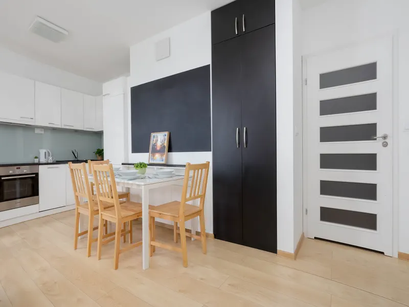 Black and Blue Apartment with Desk | Parking – photo 5