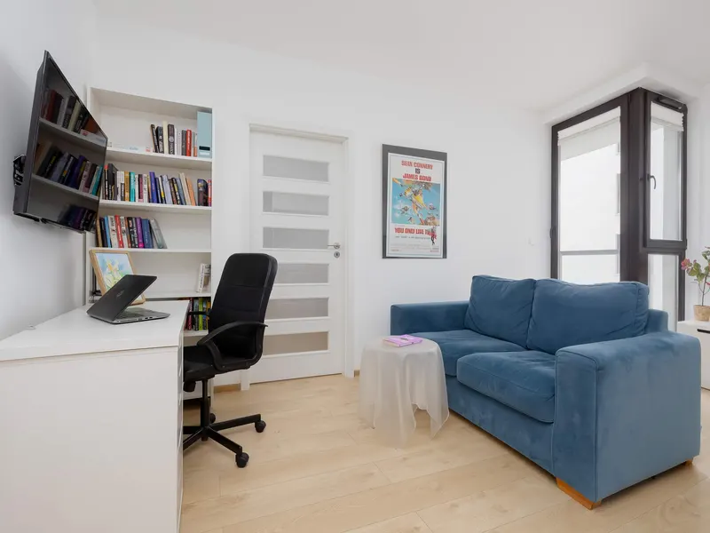Black and Blue Apartment with Desk | Parking – photo 1